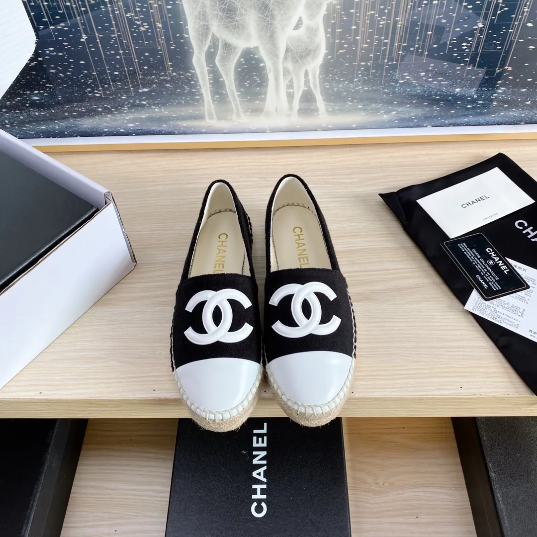 👟👟Ex-factory price 440👟👟 24s new color Chanel ✈️2023s spring and summer new fisherman shoes 😍😍Taikoo Hui purchased three pairs of original development 🐂🐂with purchasing white double-layer outer packaging 🤩Original one-to-one shipment ❗️❗️Code number: 34-42 (34 41 42 customized)